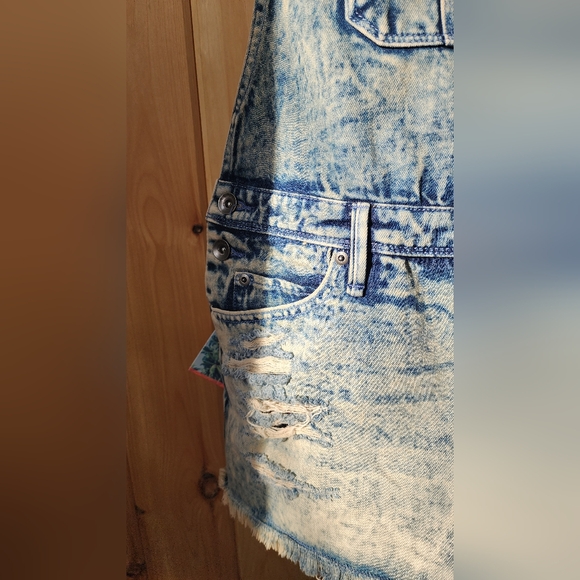 NWT Distressed Roxy Overall Shorts - Picture 3 of 9